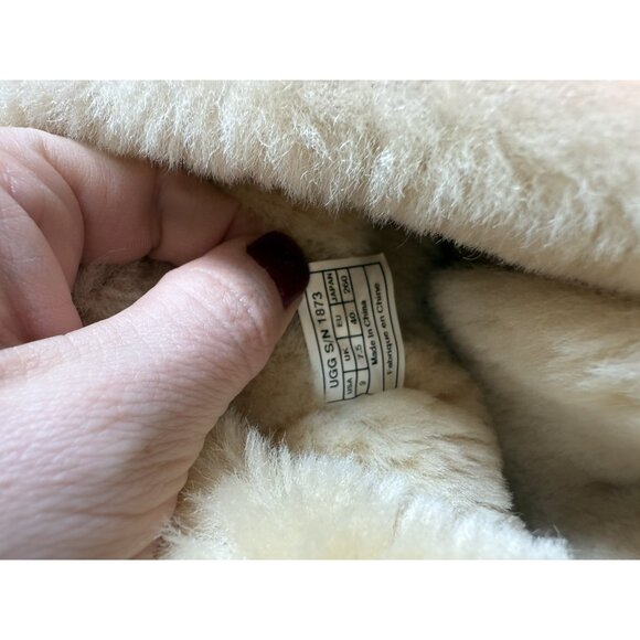 Ugg Boots Style 1873 Bailey Button Triplet Tan Womens Size 9 EUC - Picture 9 of 10